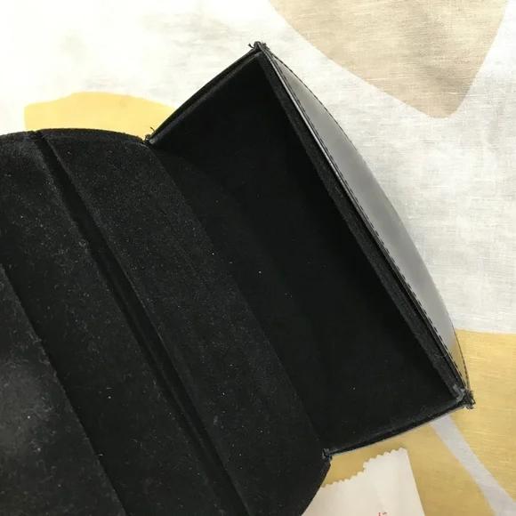 Marc by Marc Jacobs black arch Sunglasses case - Picture 7 of 8